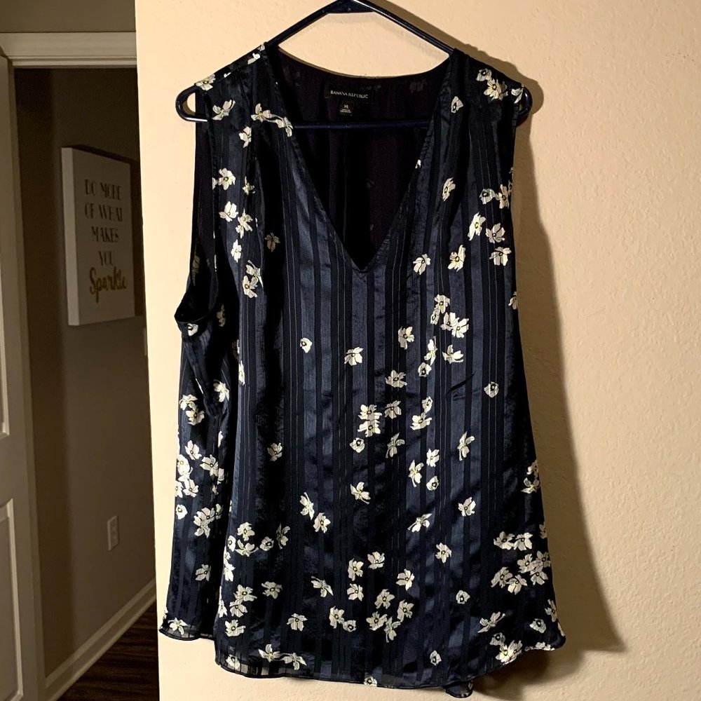 Navy Blue w/ Flower detail pleated tank